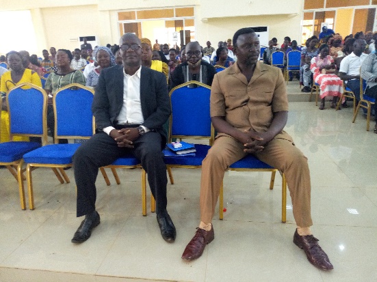 Abdoulaye Ouedraogo (rechts) und der Generalsekretär von Philia, Blaise Somé 